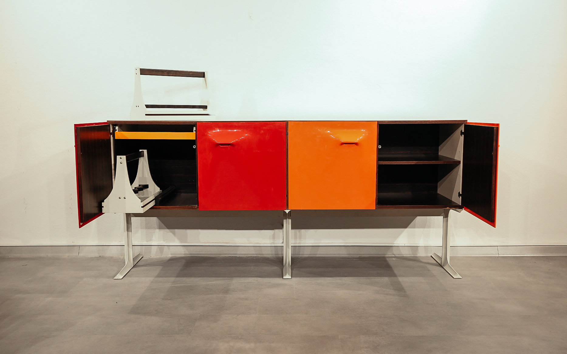 Raymond Loewy tasarımı konsol