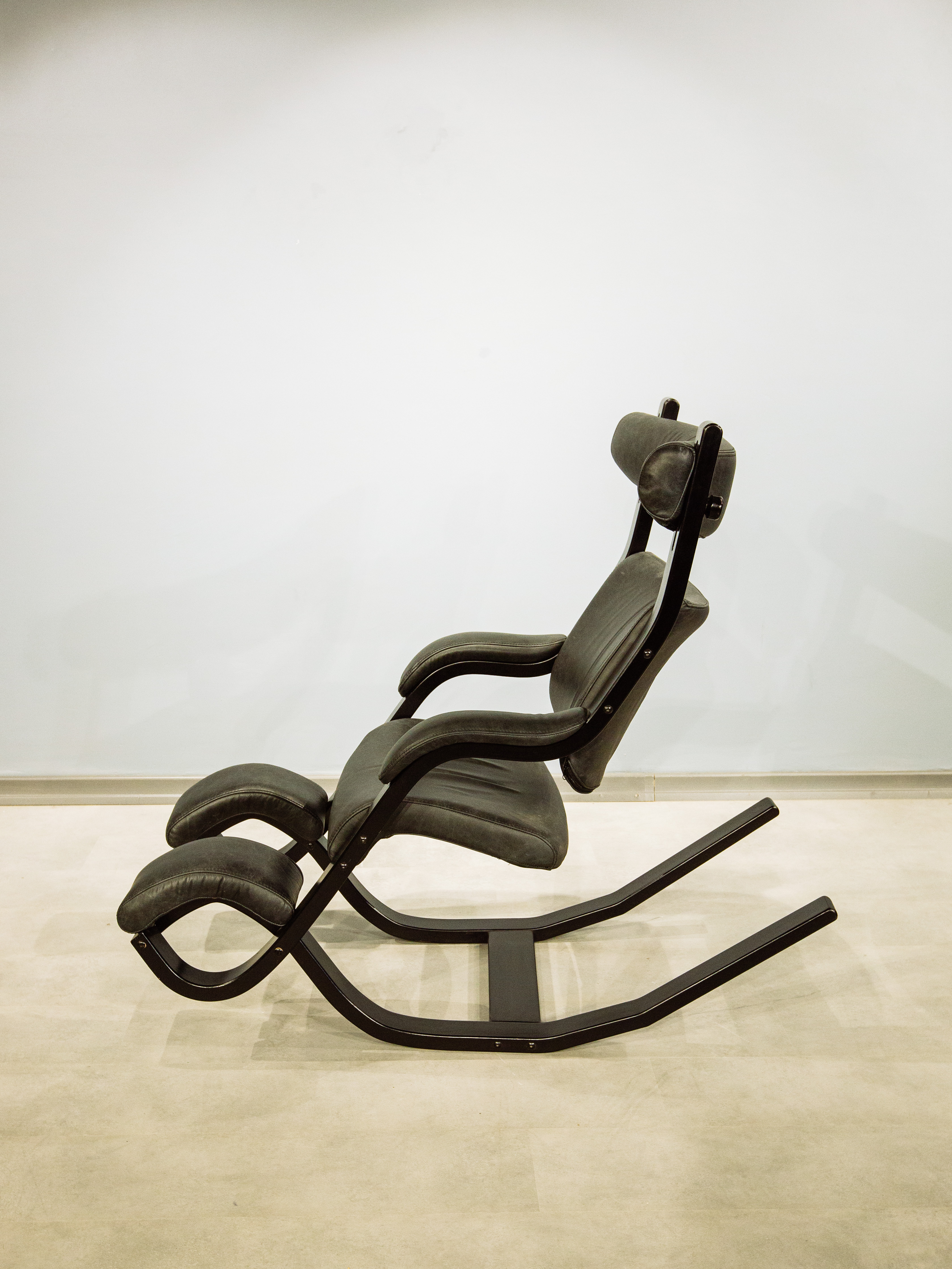 Gravity Balance Chair - Peter Opsvik