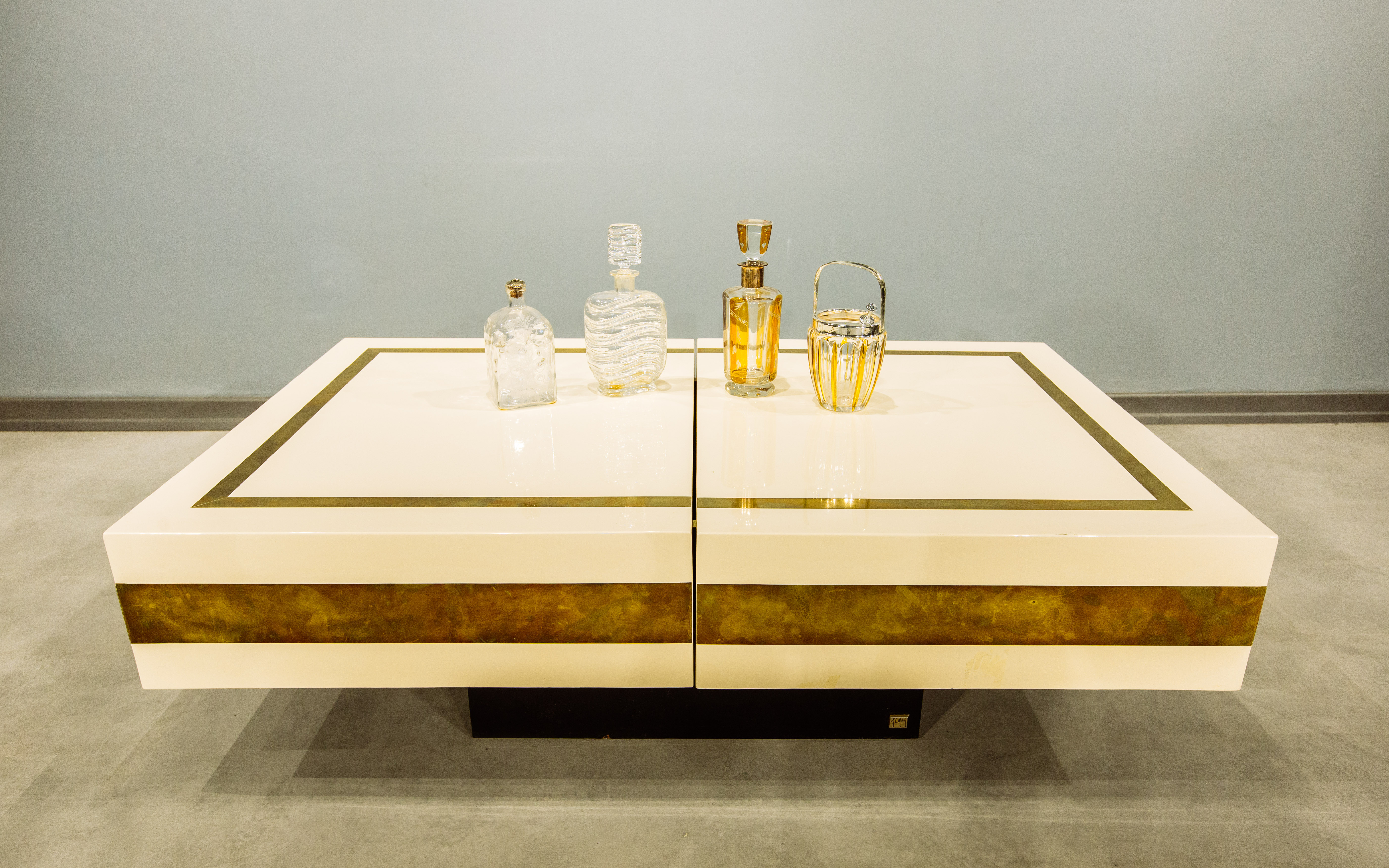 Jean Claude Mahey tasarımı bar/sehpa